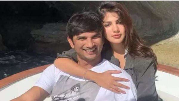  रिया ने इमोशनल नोट में लिखा -तुम मुझे चांद से देख रहे हो ना