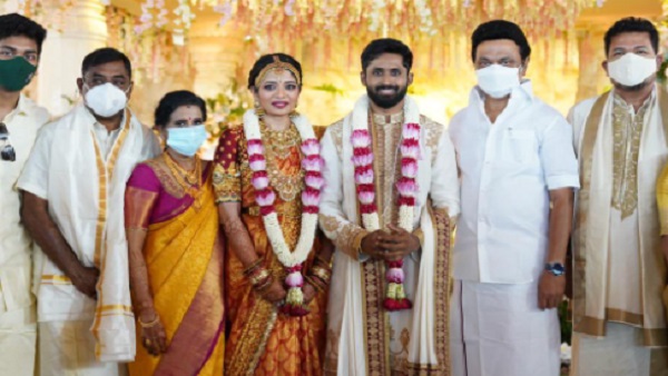 शादी की सजावट आर्ट डायरेक्टर मुथुराज ने की थी शादी की सजावट आर्ट डायरेक्टर मुथुराज ने की थी