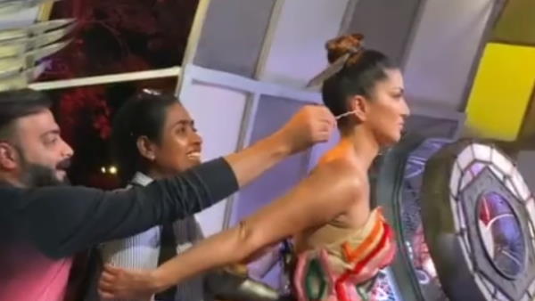 सनी के कान में कर देते हैं गुदगुदी