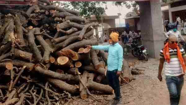 नौ श्मशान घाटों पर खोला लकड़ी बैंक नौ श्मशान घाटों पर खोला लकड़ी बैंक