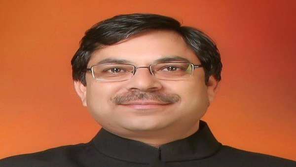  शेखावत, चतुर्वेदी व भाभड़ा पर पीठ में छुरा घोंपने का आरोप