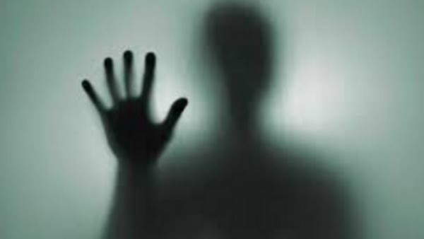 'दो भूतों ने मुझे घेरकर मारपीट की'