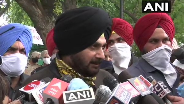 दिल्ली में कांग्रेस आला कमान की कमेटी से मिले सिद्धू , बोले- जमीनी स्तर के लोगों की आवाज उठाने आया हूं दिल्ली में कांग्रेस आला कमान की कमेटी से मिले सिद्धू , बोले- जमीनी स्तर के लोगों की आवाज उठाने आया हूं