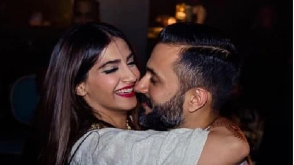 एक दूसरे के साथ खूबसूरत पल करते हैं साझा एक दूसरे के साथ खूबसूरत पल करते हैं साझा