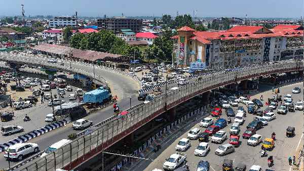 जम्मू-कश्मीर में नई राजनीतिक सुगबुगाहट