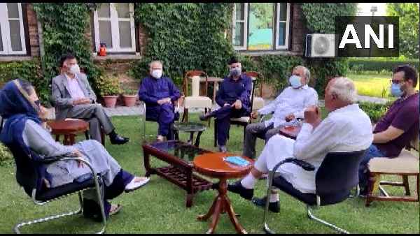 केंद्र से बैकचैनल हो रही है बात- सूत्र