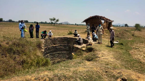 Chhatarpur : Angry husband threw wife and two daughters into the well one died Chhatarpur : Angry husband threw wife and two daughters into the well one died