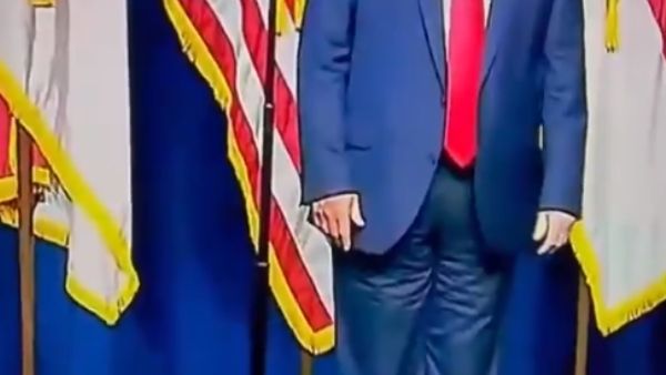 ट्रंप का पैन्ट उल्टा या सीधा ?