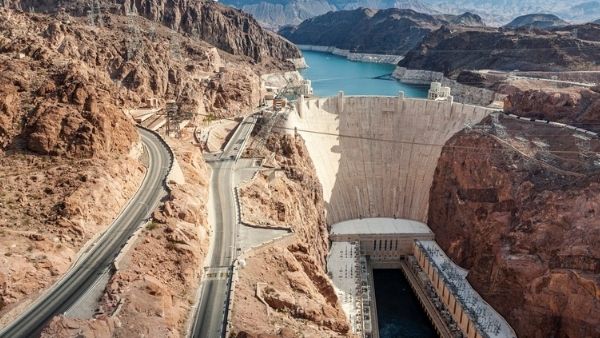 बहुत बड़े संकट में फंसा अमेरिका