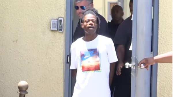 पत्रकार से फ्लर्ट