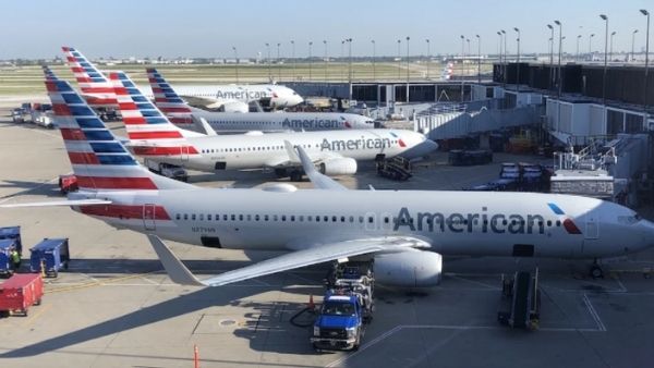 अमेरिका में सैकड़ों उड़ाने रद्द अमेरिका में सैकड़ों उड़ाने रद्द