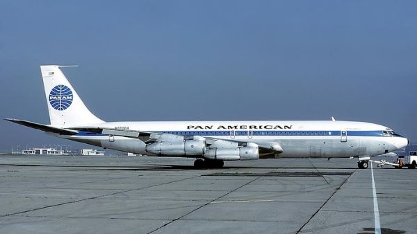 पैसेंजर निकाल रहे गुस्सा पैसेंजर निकाल रहे गुस्सा