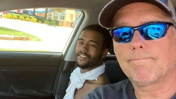 माइकल लिन ने सड़क पर देखा