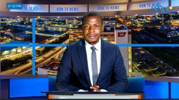 न्यूज पढ़ते वक्त मांगे पैसे