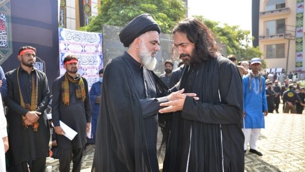 इमरान के समर्थन में मौलाना इमरान के समर्थन में मौलाना