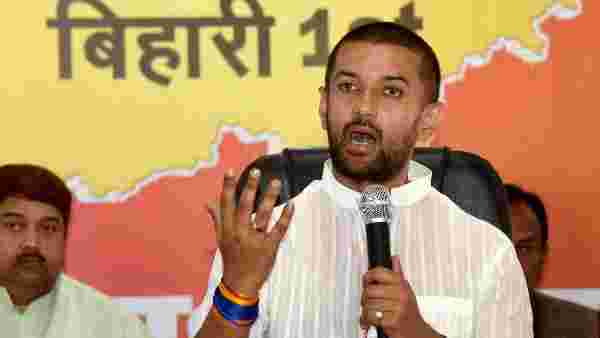 चाचा पशुपति को दरकिनार करने की सजा भुगत रहे चिराग चाचा पशुपति को दरकिनार करने की सजा भुगत रहे चिराग