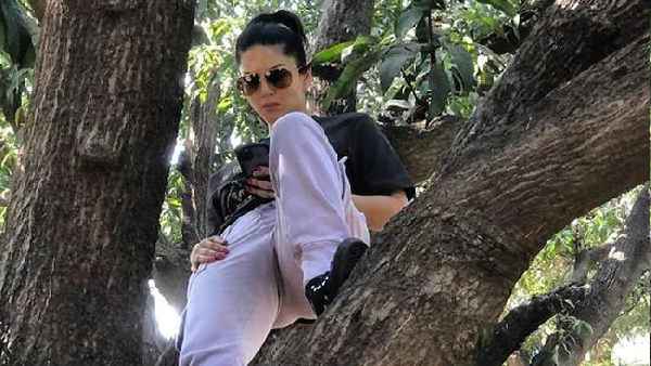 सोशल मीडिया पर कुछ ना कुछ शेयर करती रहती हैं सनी