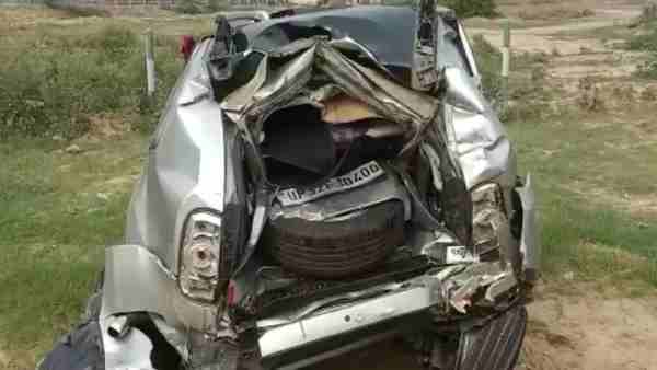 Truck accident Commercial Tax Department doing checking on Yamuna Expressway, two died Truck accident Commercial Tax Department doing checking on Yamuna Expressway, two died