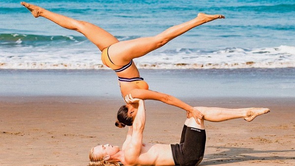 एक्टिंग से संन्यास लेकर आशका ने सबको चौंकाया