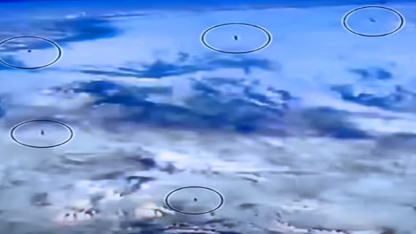 नासा की लाइव फीड में दिखे UFO