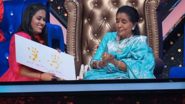 सायली कांबले आशा भोंसले के साथ एक अनमोल पल साझा किया