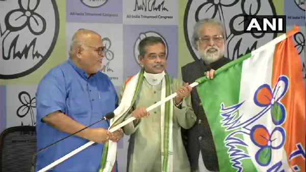 अभिजीत मुखर्जी का राजनीतिक करियर अभिजीत मुखर्जी का राजनीतिक करियर