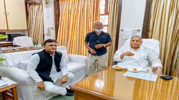 अखिलेश यादव की शिक्षा