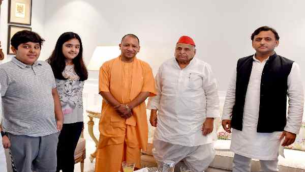 अखिलेश यादव का राजनीतिक बैकग्राउंड