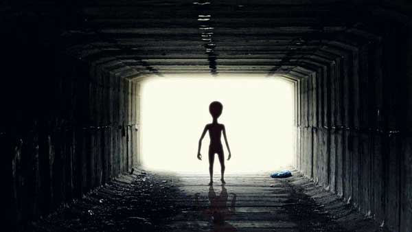 एलियंस धरती को लूटने नहीं आएंगे