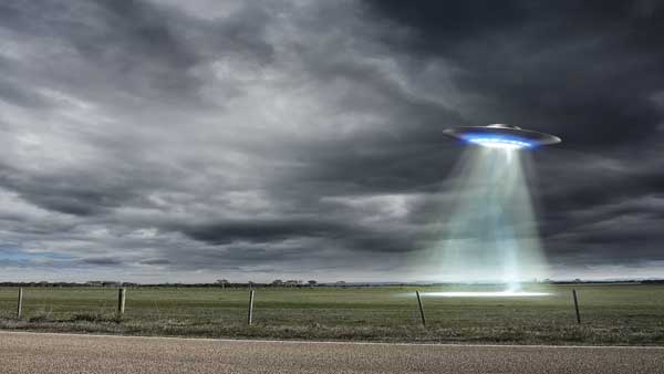 क्या एलियंस धरती पर कचरा फेंक रहे हैं ?