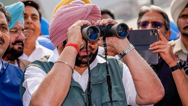 अमरिंदर ने ताजपोशी के जरिए साधे दो निशाने