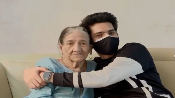 दादी के साथ अरमान ने शेयर की फोटो