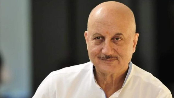 अनुपम खेर और टीम के साथ सराहना ने मनाया था अपना पिछला बर्थडे 