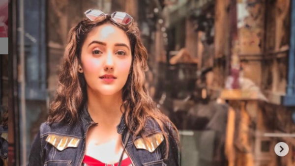 अशनूर में हाल ही में मुंबई ने अपना नया घर खरीदा है अशनूर में हाल ही में मुंबई ने अपना नया घर खरीदा है