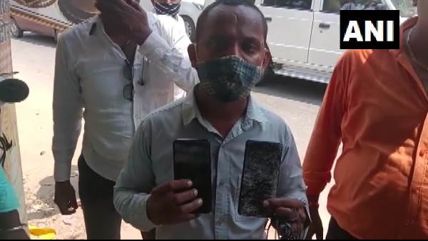 Journalist beaten by CDO in Unnao during Block Pramukh election voting Journalist beaten by CDO in Unnao during Block Pramukh election voting