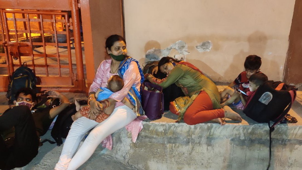 यात्रियों ने लगाए ये आरोप यात्रियों ने लगाए ये आरोप