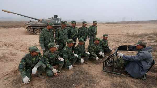 काराकोरम पहाड़ी इलाके में युद्दाभ्यास काराकोरम पहाड़ी इलाके में युद्दाभ्यास