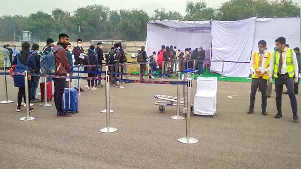 स्टूडेंट की मदद के लिए आगे आए कुछ संगठन