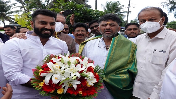 डीके शिवकुमार को माना जाता है सीएम फेस