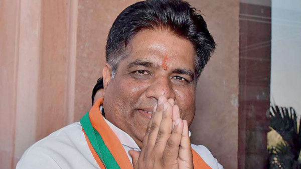 यादव ने अजमेर से एलएलबी की यादव ने अजमेर से एलएलबी की