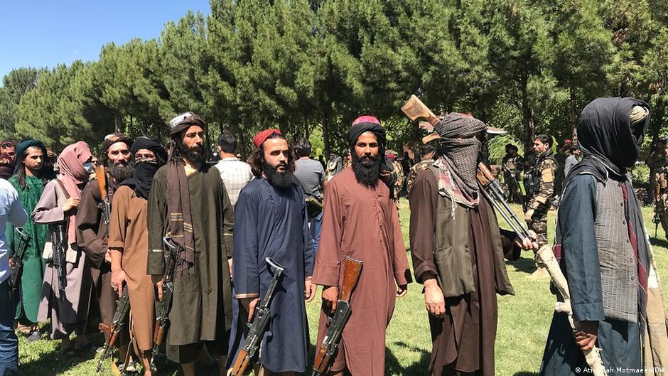 अफगानिस्तान में तालिबान के बढते कब्जे के बीच हेरात में आत्मसमर्पण अफगानिस्तान में तालिबान के बढते कब्जे के बीच हेरात में आत्मसमर्पण