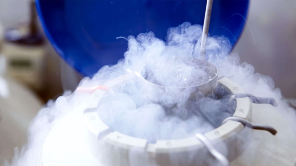 किस उम्र में कराना चाहिए एग फ्रीजिंग