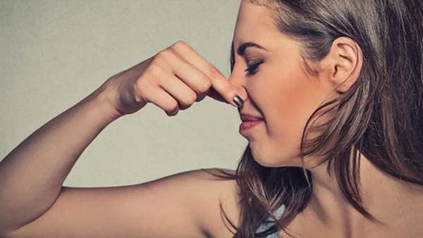 ऑफिसवालों के सामने किया फार्ट