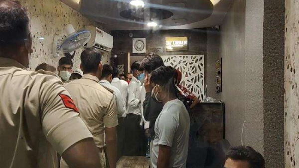 44 girls and boys held in The Urban Hotel and Restaurant, Faridabad Police raids 44 girls and boys held in The Urban Hotel and Restaurant, Faridabad Police raids