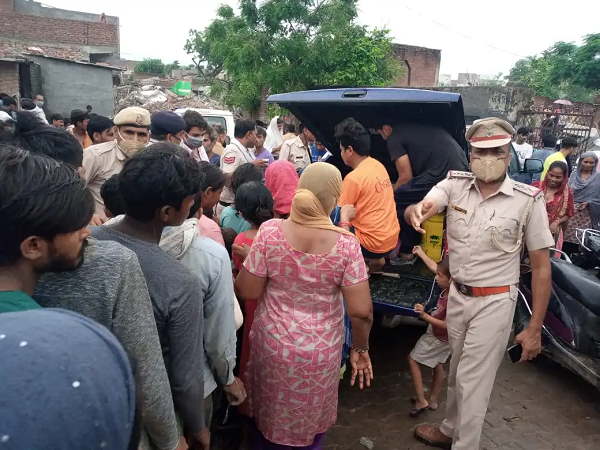 44 girls and boys held in The Urban Hotel and Restaurant, Faridabad Police raids 44 girls and boys held in The Urban Hotel and Restaurant, Faridabad Police raids