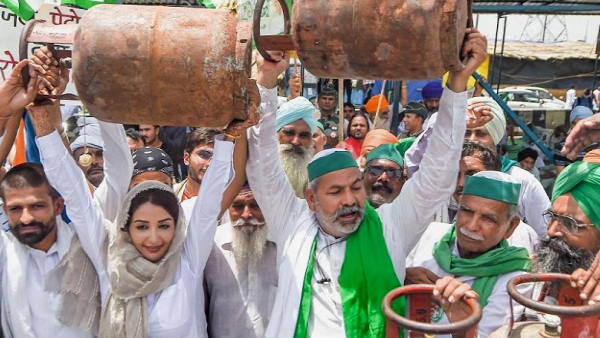 Farmers unions protest against inflation blocking the route of haryana BJP state president