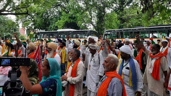किसान संसद पहुंची महिलाओं का प्रदर्शन