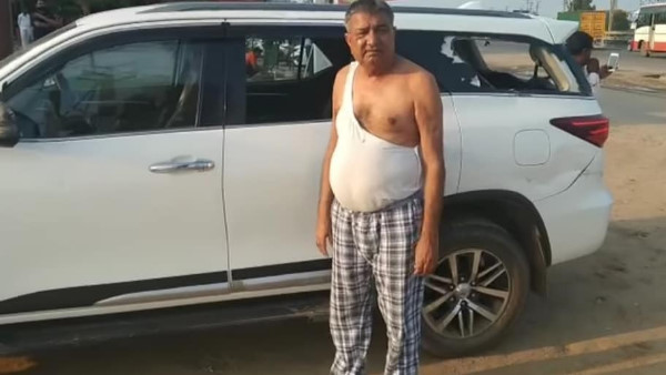  भाजपाई गो-बैक के नारे लगाए