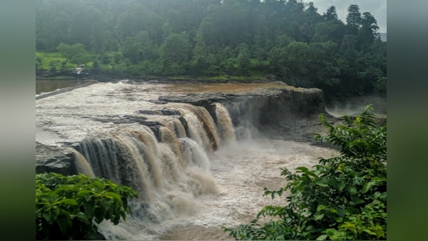 राजमार्ग और एयरपोर्ट भी हैं जरिया
