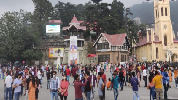 नैनीताल में बीते हफ्ते 35 हजार और मसूरी में 32 हजार लोग आए थे घूमने